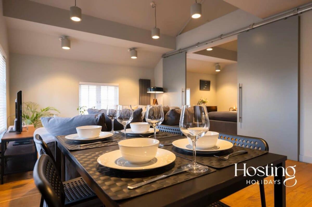 Stylish Luxury Apartment In The Centre Of Henley 外观 照片