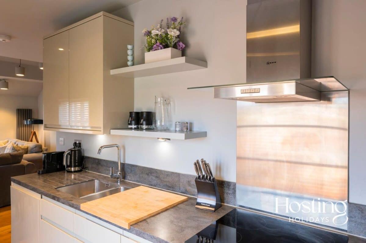 Stylish Luxury Apartment In The Centre Of Henley 外观 照片