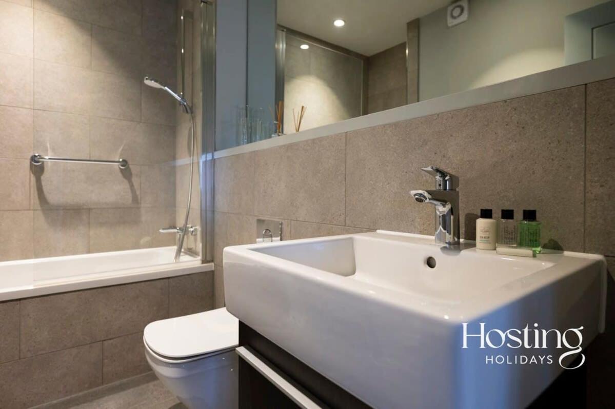 Stylish Luxury Apartment In The Centre Of Henley 外观 照片