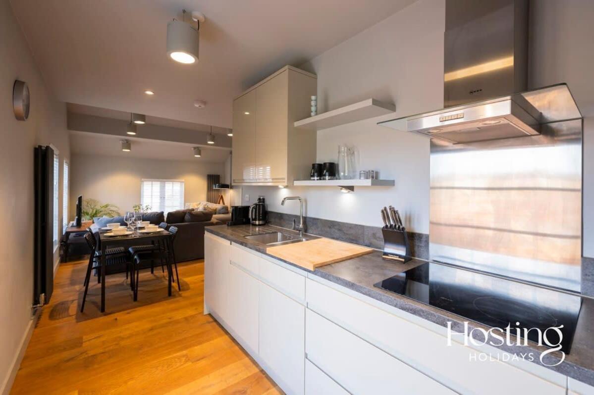 Stylish Luxury Apartment In The Centre Of Henley 外观 照片